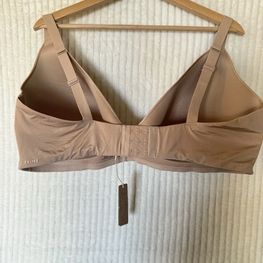 NWT Skims Body Lightly Lined Bra Size 44DDD Clay Beige - Picture 8 of 10